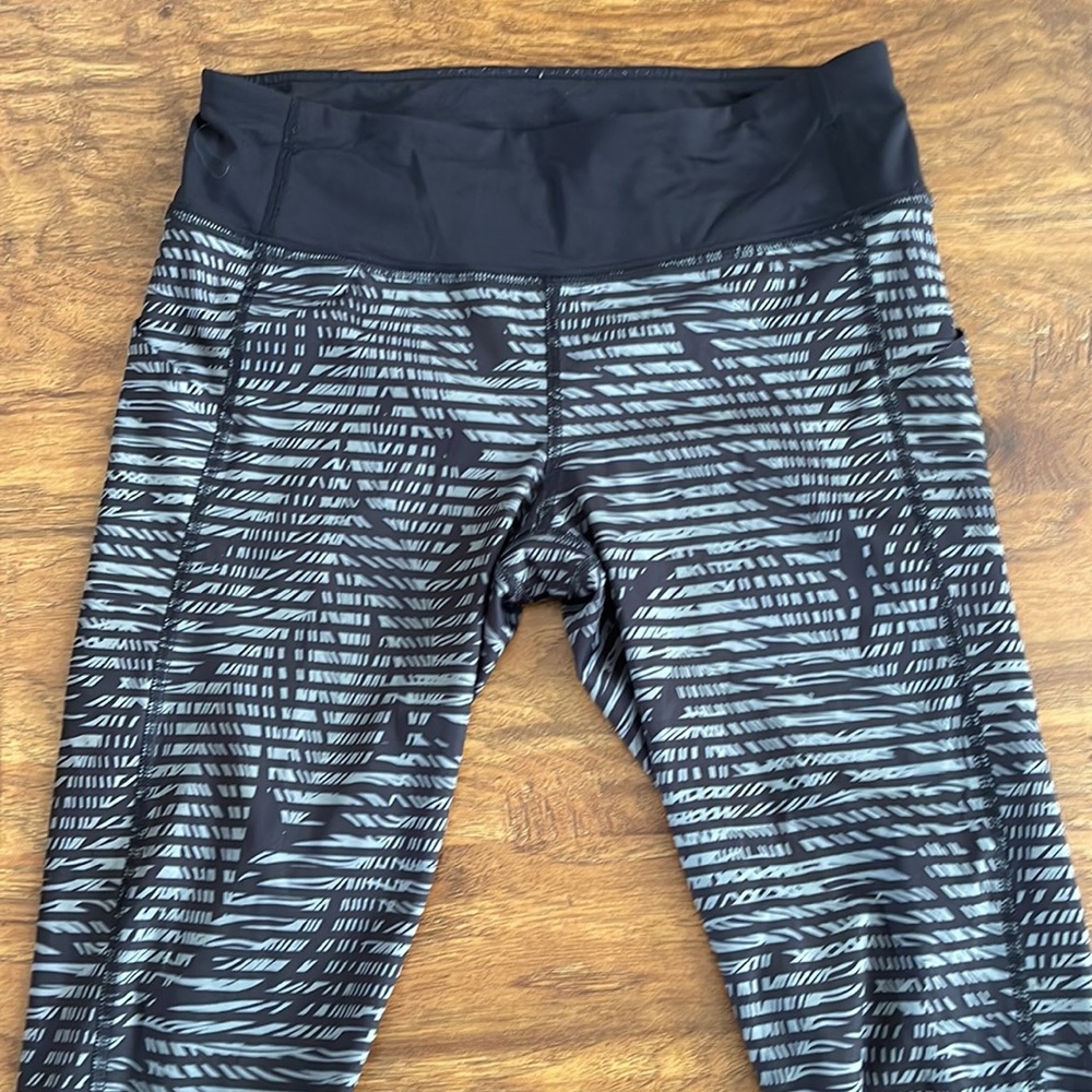 Lululemon Feather Print Crops - image 7